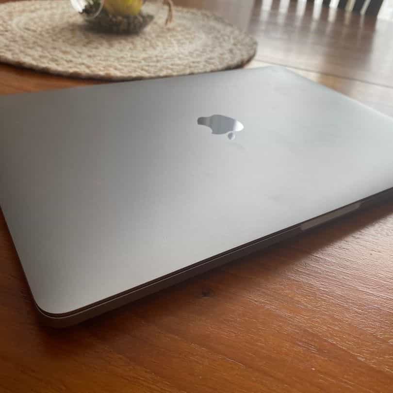 Apple MacBook Pro 13" M2
