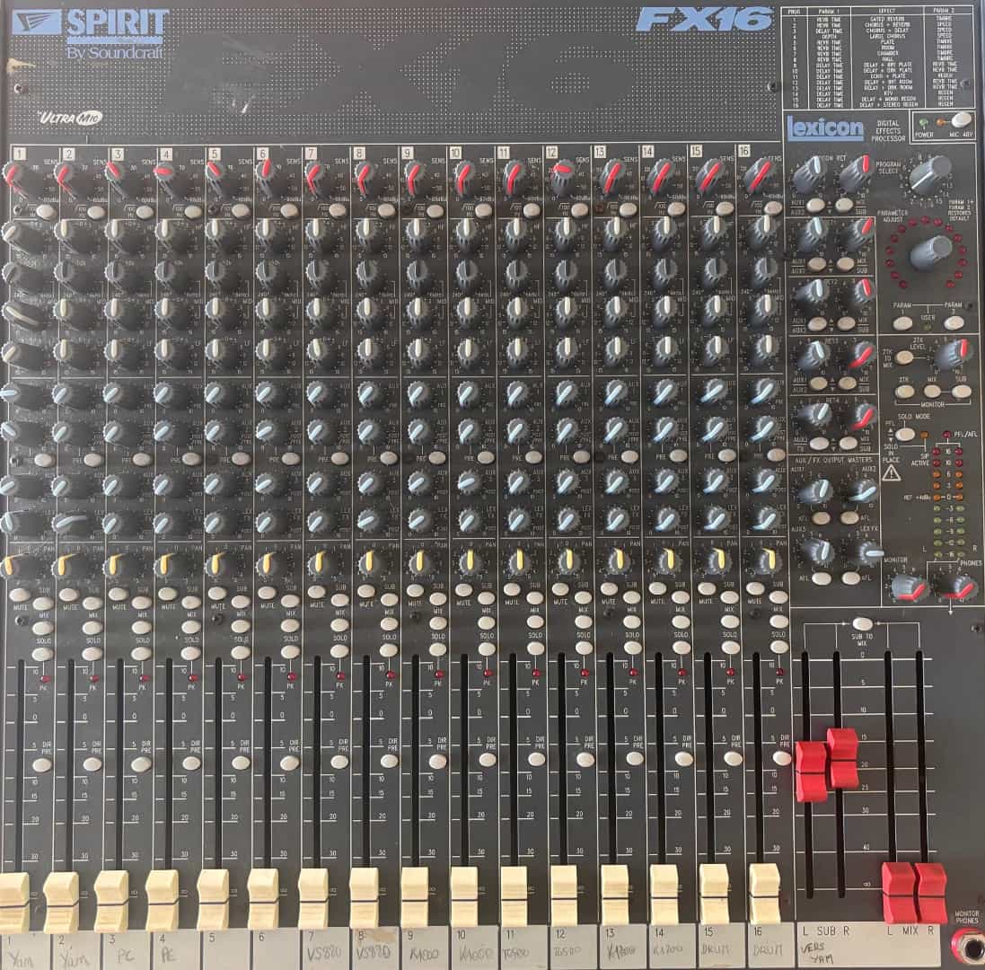 Spirit FX16 Mixing Console by Soundcraft