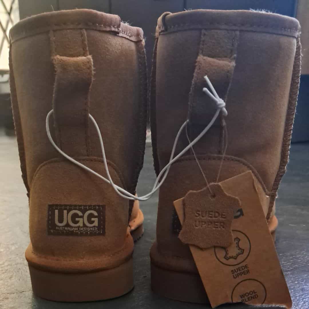 Bottes UGG Australian Designed an daim marron