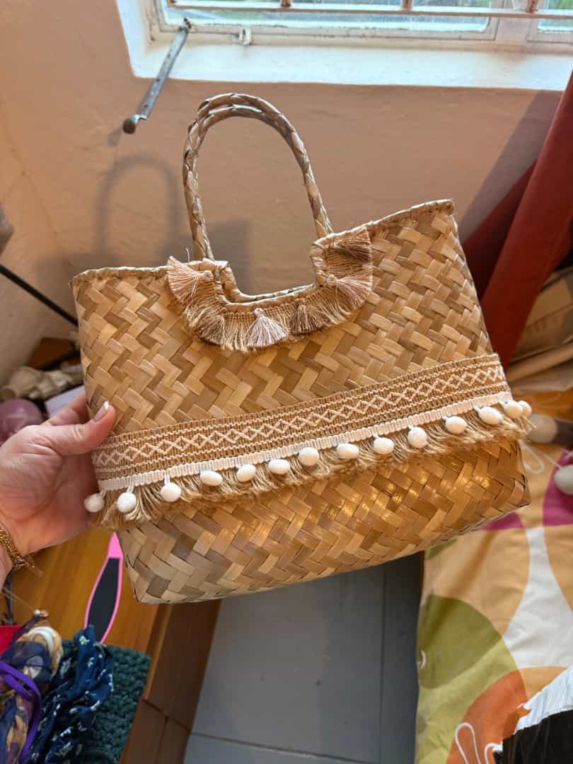 Sac en pay tressé avek pompon ek franj