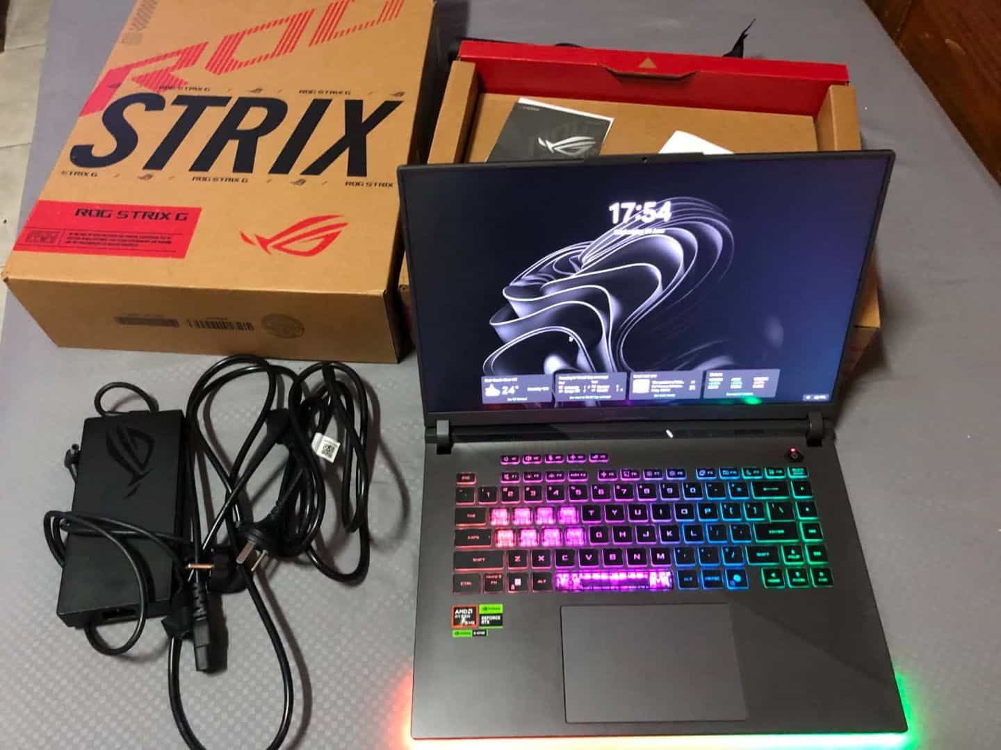 Asus Rog Strix G16. RTX 5070Ti 12GB VRAM. 32Gb RAM. 2TB STG. 2.5k QHD+ 16”. AMD RYZEN 9HX. laptop
