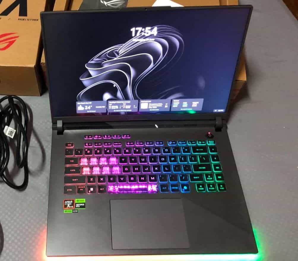 Asus Rog Strix G16. RTX 5070Ti 12GB VRAM. 32Gb RAM. 2TB STG. 2.5k QHD+ 16”. AMD RYZEN 9HX. laptop