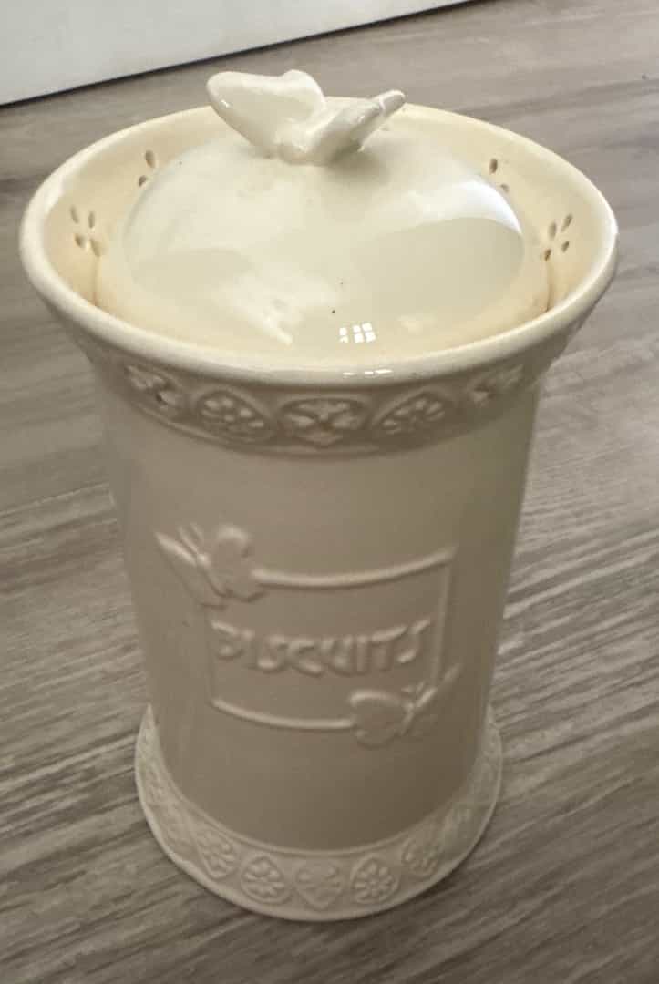 Ceramic Biscuits Jar with Butterfly Lid Cream White