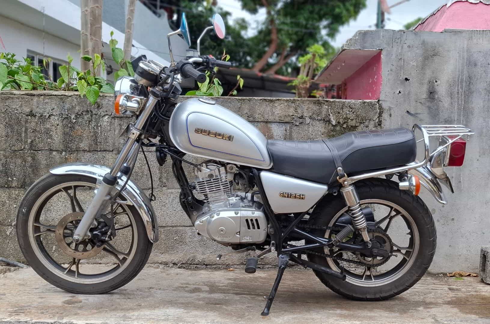 Moto Suzuki GN125
