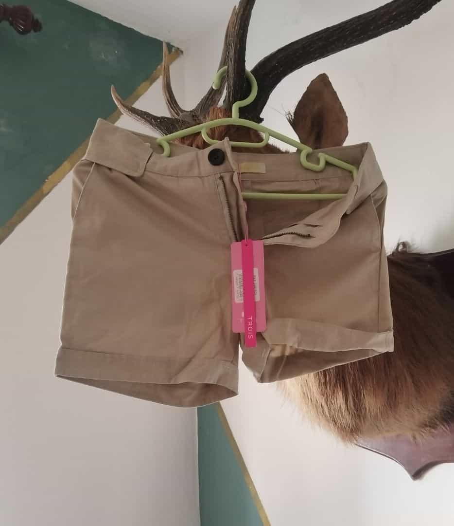 Trois Beige Shorts New with Tags