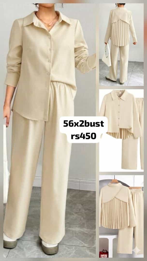 Ensemble chemise et pantalon beige à dos plissé