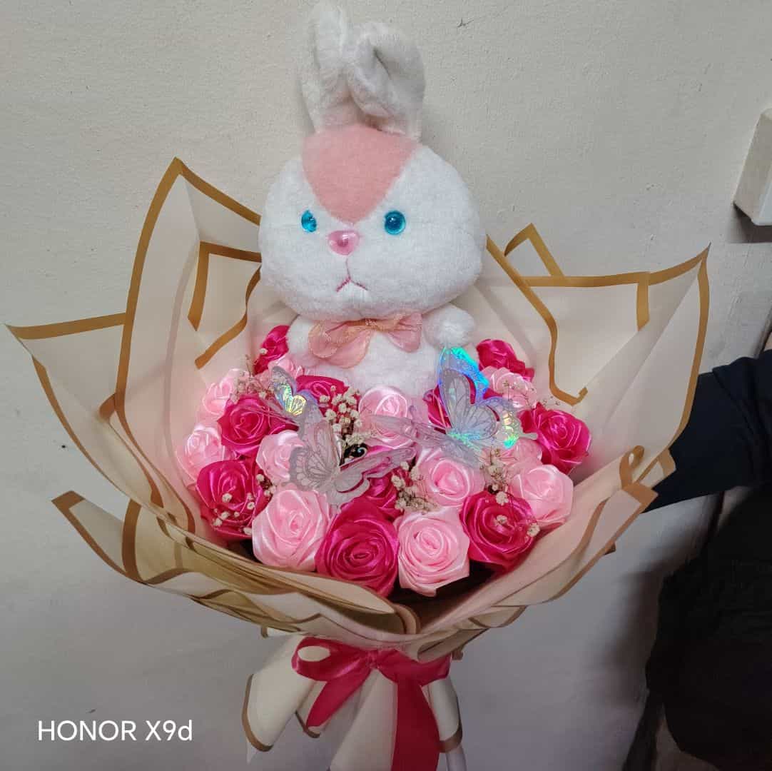 Bouquet lapin peluche ek rose artificiel
