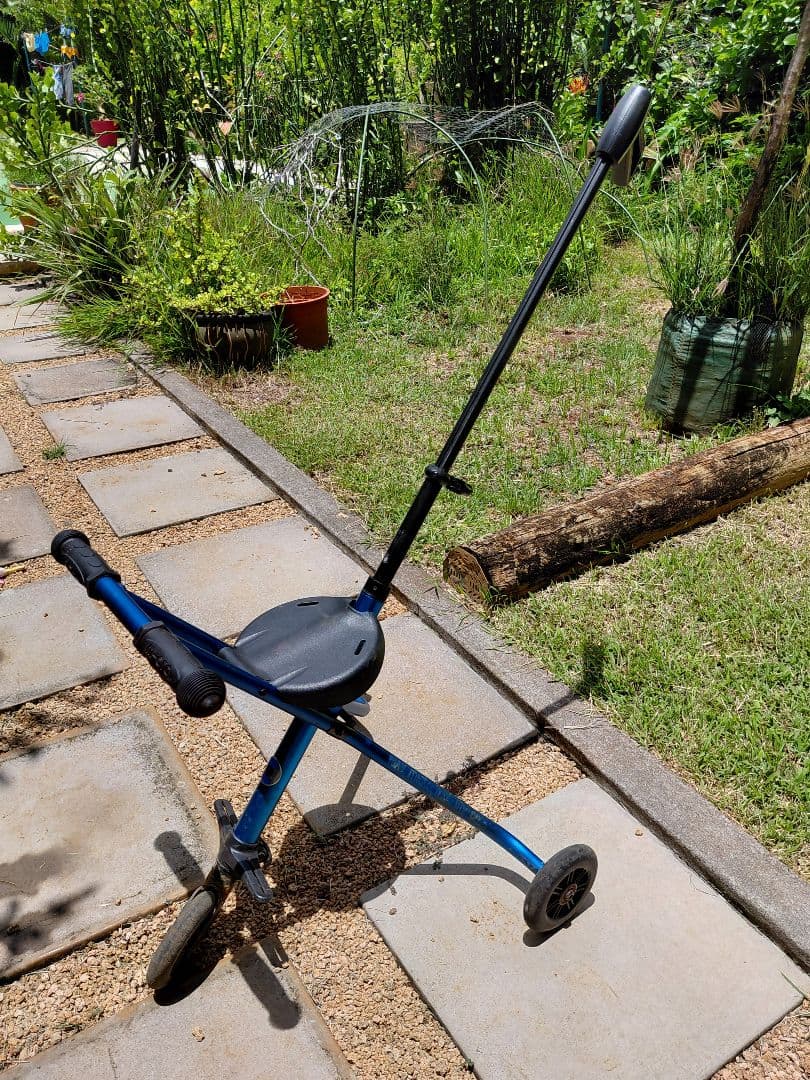 Blue Folding Trike Scooter - Image 1 of 1