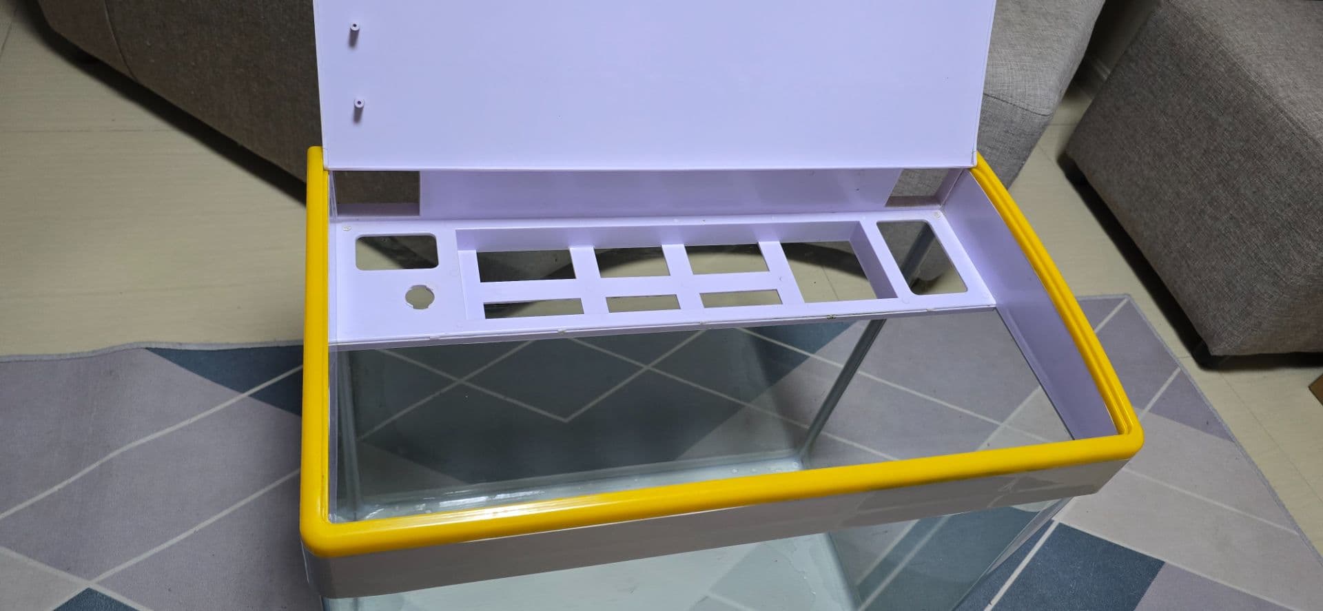 Glass Aquarium Tank with Lid - Image 1 of 1