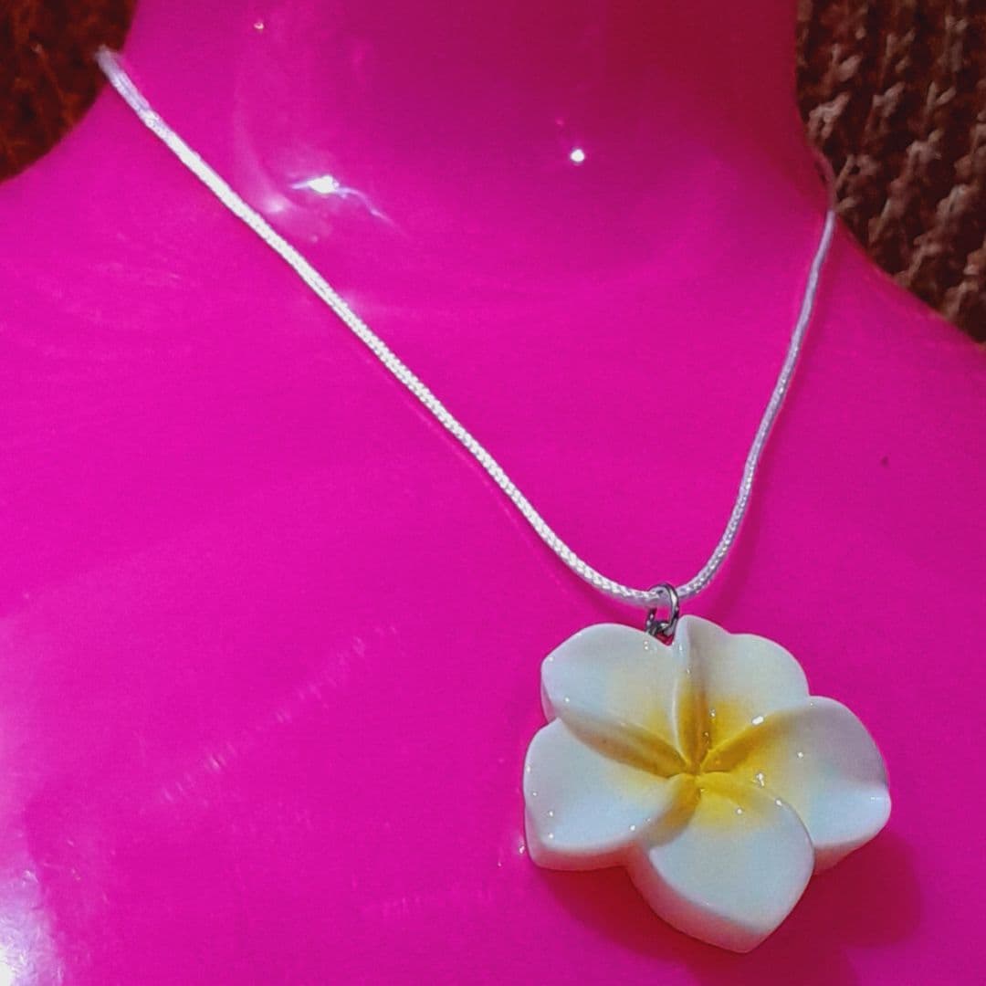 Artisane Du Sud Plumeria Flower Necklace thumbnail 3