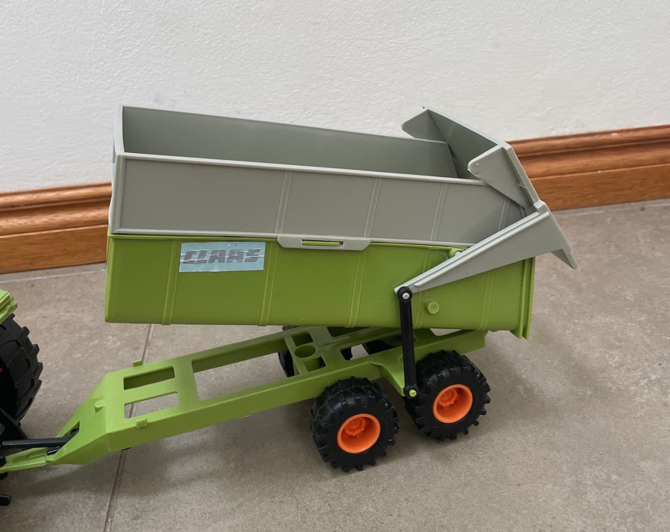 CLAAS Green Tractor with Tipper Trailer Toy thumbnail 3
