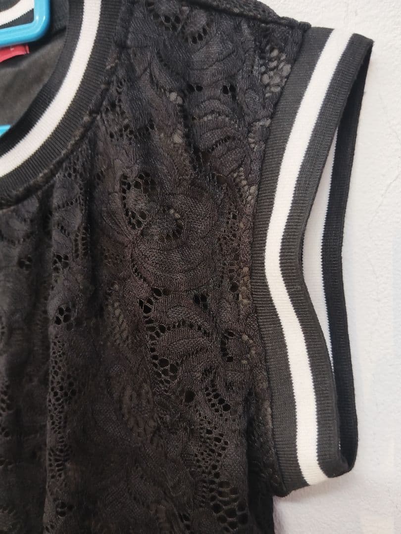 Robe dentelle noir nef avek bordure raye Taille L thumbnail 2