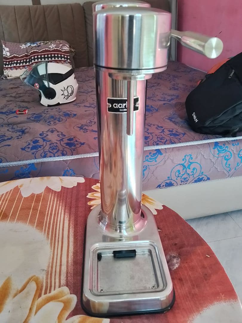 Make your own fizzy drinks at home without using electricity - Image 1 of 4