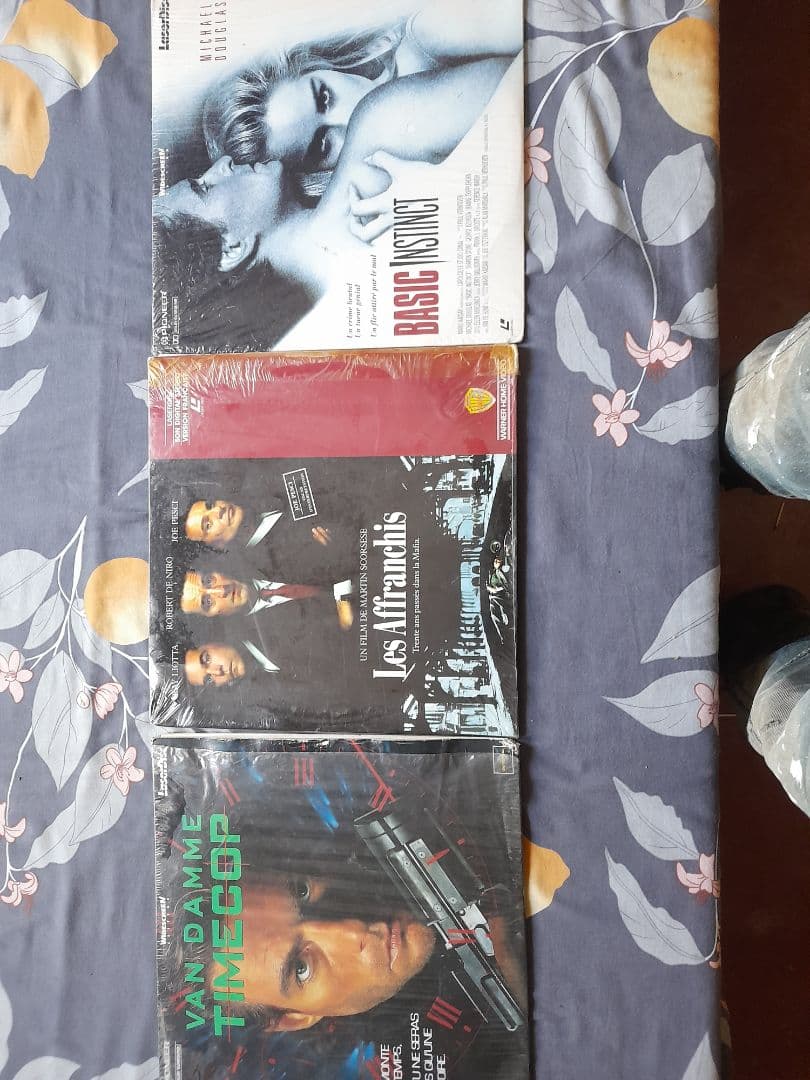 Lot of 3 Vintage LaserDisc Movies: Basic Instinct, Goodfellas, Timecop - Image 1 of 1