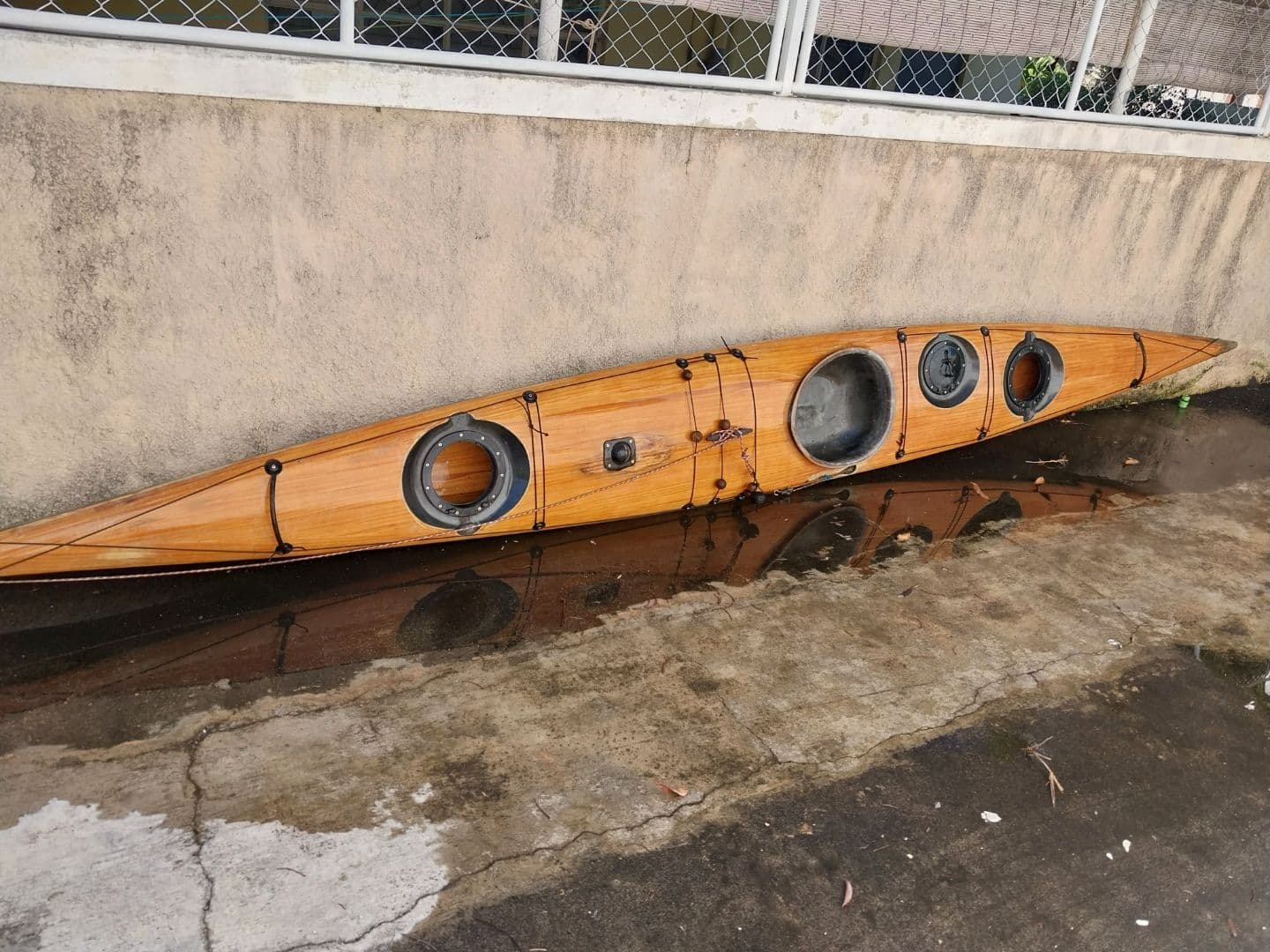 Urgents Cose de départ Avendre ler 2 kayak Rs25000 fix pour plus info inbox ou tell via WhatsApp  54581449 ou 59754998