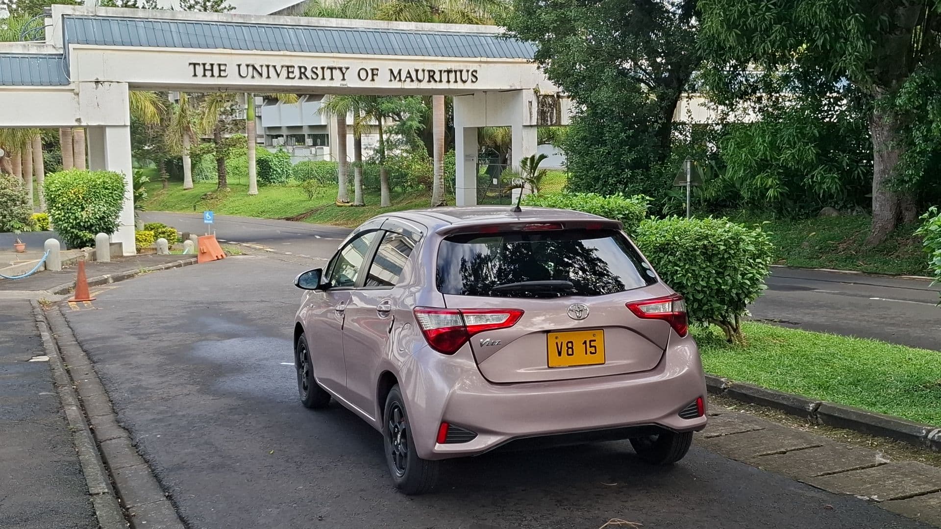 Toyota Vitz 1000cc - Image 1 of 4