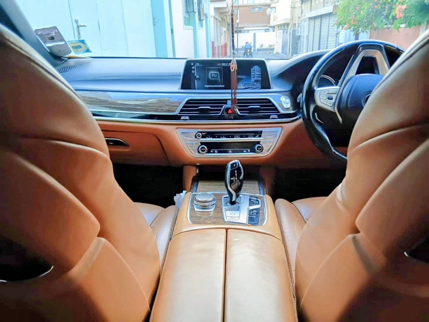 BMW 730Li 2016 2.0L Automatic thumbnail 2