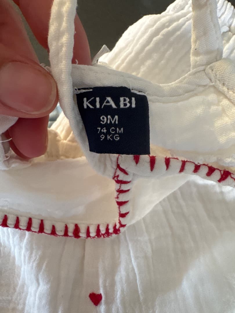 Kiabi Baby Girl White Top with Red Hearts 9 Months thumbnail 2