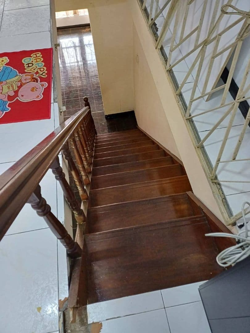 Escalier en Bois saplé de bonne qualité à vendre. - Image 1 of 5