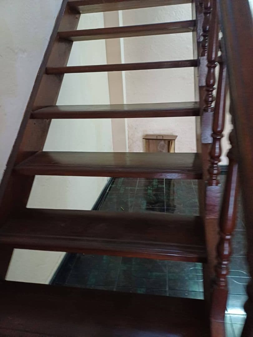 Escalier en Bois saplé de bonne qualité à vendre. thumbnail 3