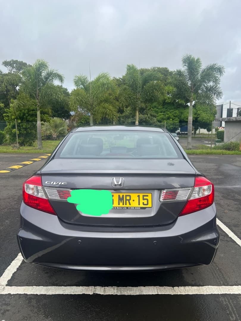 Honda Civic 2015 1598cc Automatic thumbnail 3
