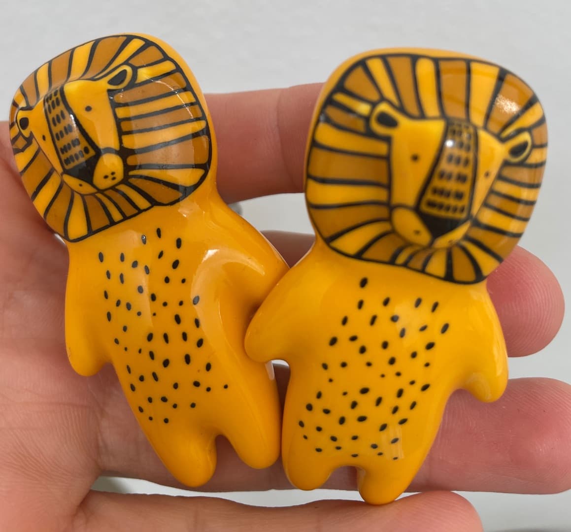 Yellow Lion Ceramic Door Knobs (Pair) thumbnail 2