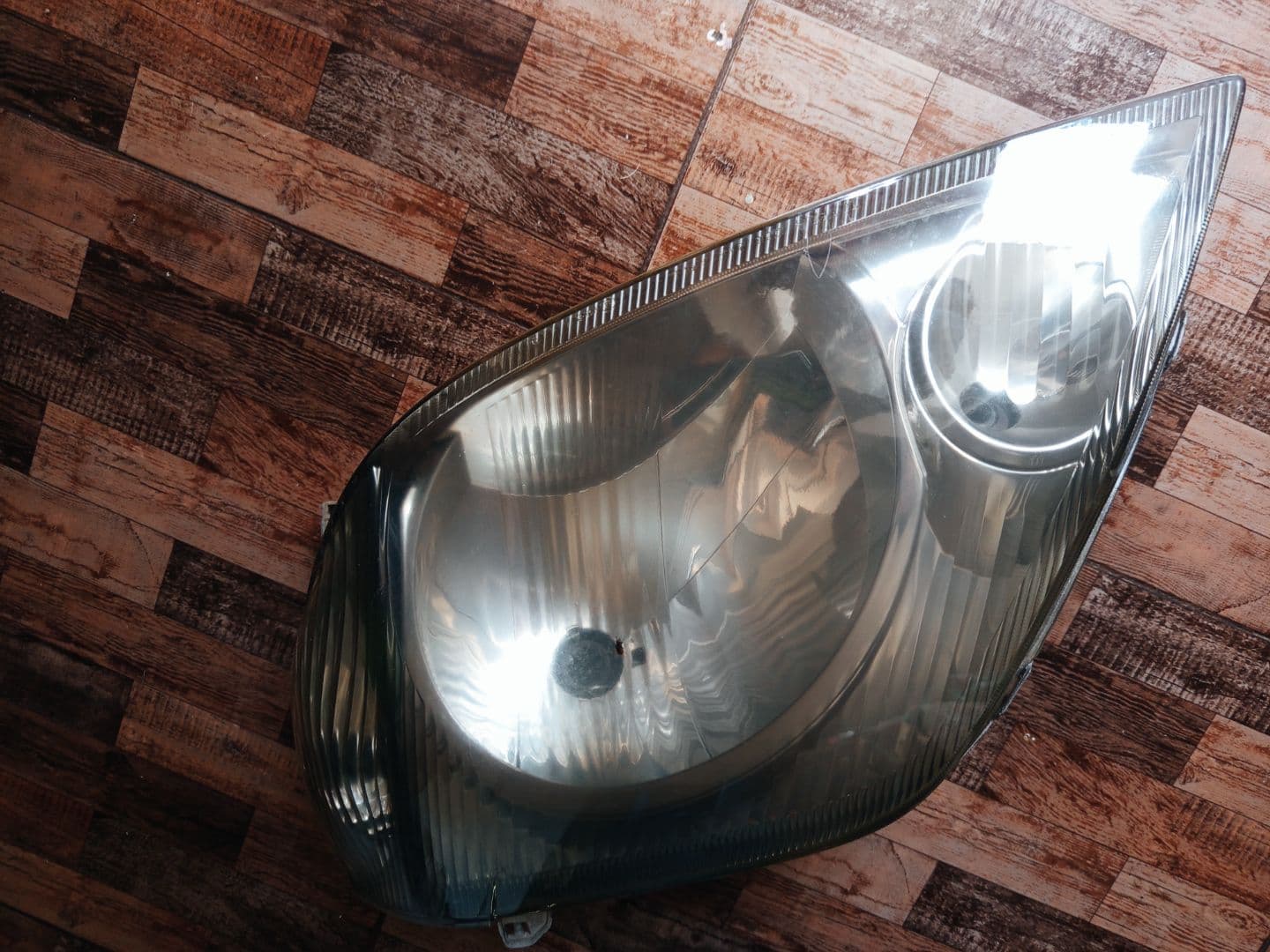 Toyota Vitz Headlight thumbnail 2