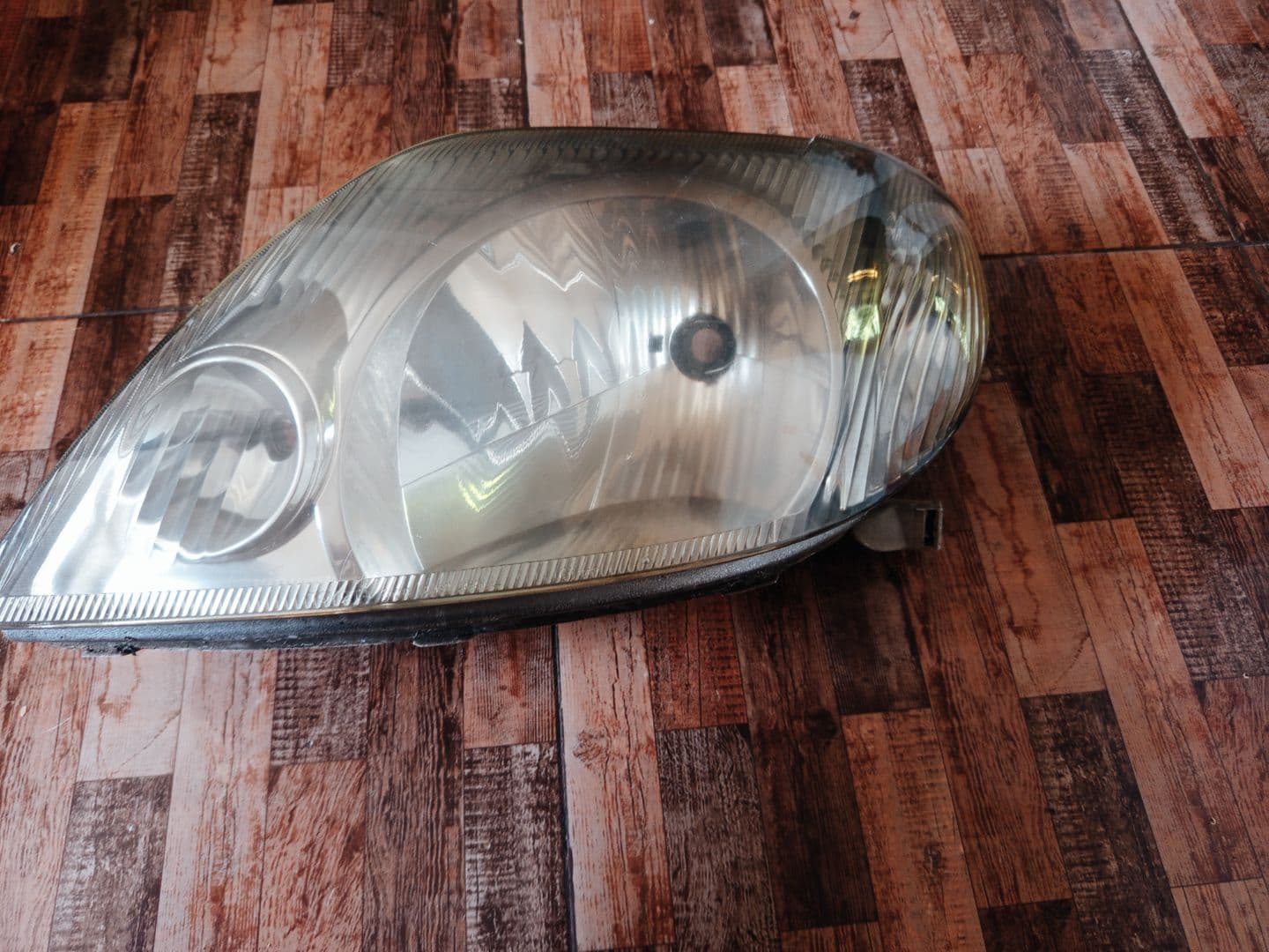 Toyota Vitz Headlight thumbnail 3