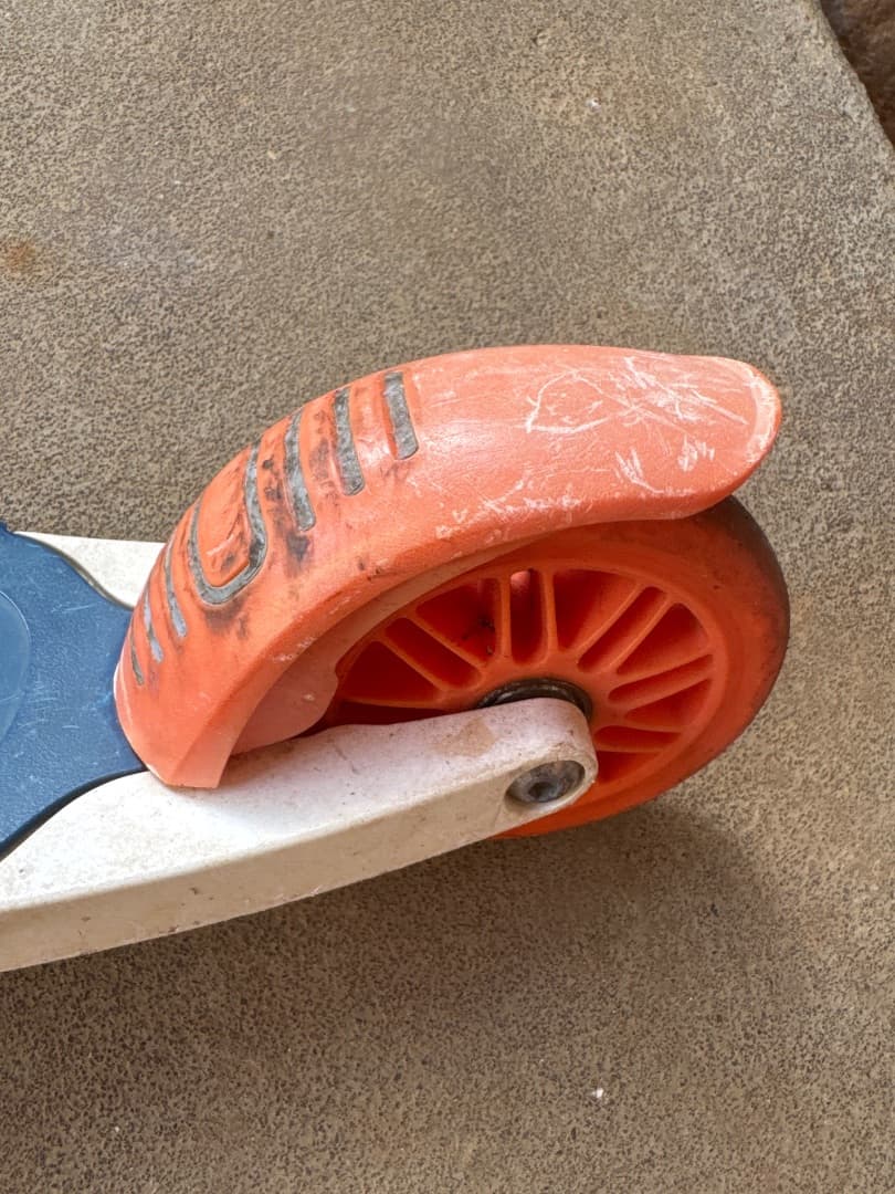 Decathlon Kids Blue Three-Wheel Scooter thumbnail 3