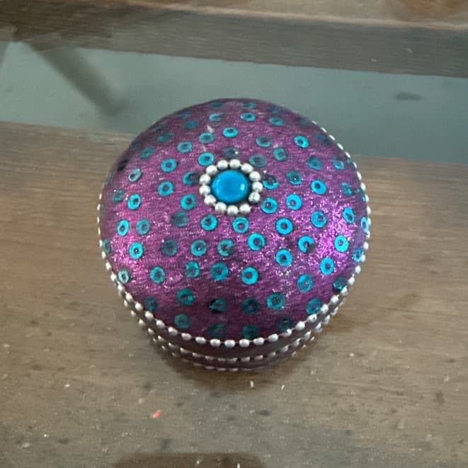 Ti bwat dekoratif violé avek payet - Image 1 of 2