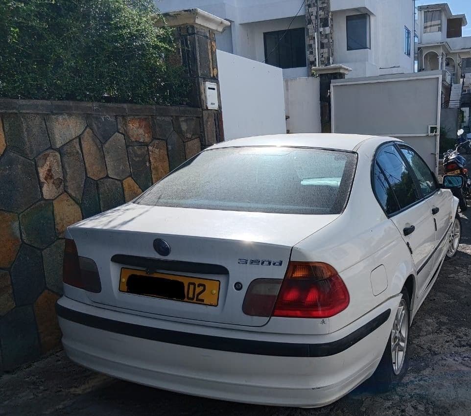 BMW 320d 2002 2.0L Manual thumbnail 2