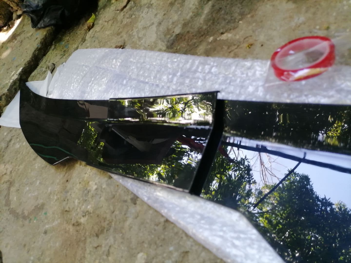 Universal Glossy Black Car Spoiler - Image 1 of 2