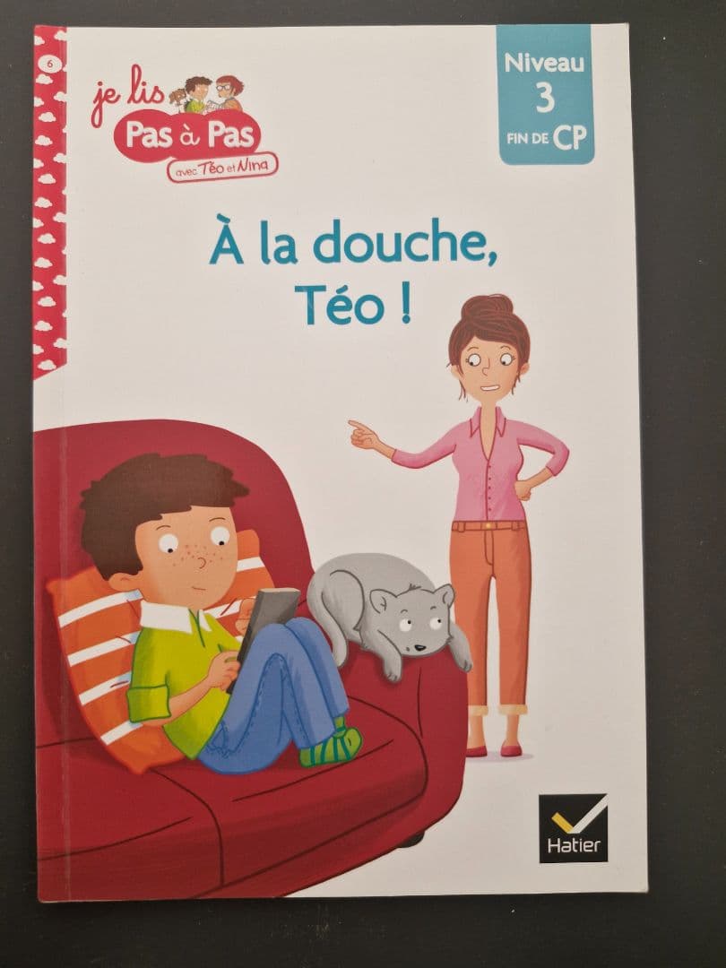 Je lis Pas à Pas - À la douche, TéO ! Niveau 3 Fin de CP Hachette - Image 1 of 2
