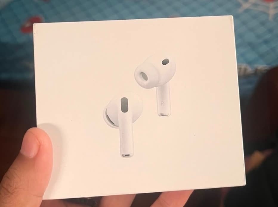 Apple AirPods Pro 3 - Image 1 of 2
