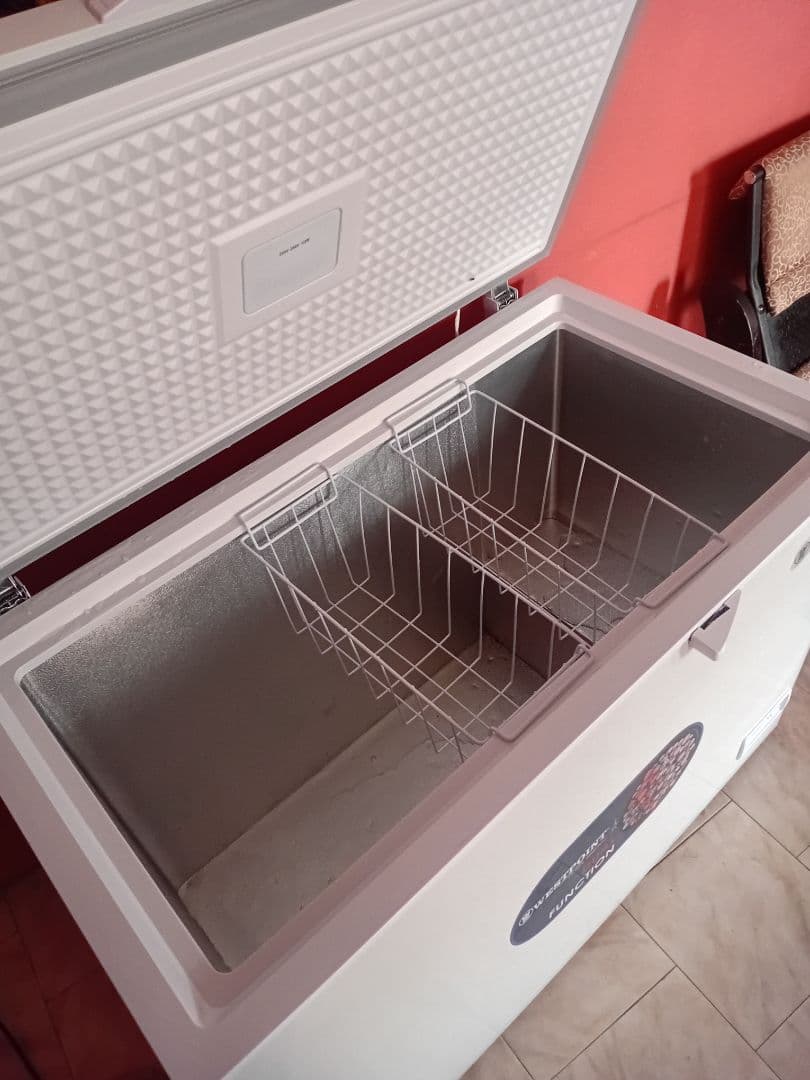 Westpoint Dual Function Chest Freezer White thumbnail 3