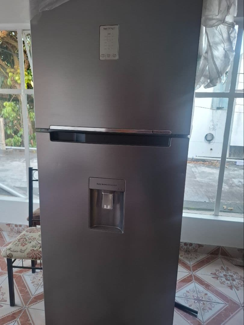 Selling A new model of Fridge - Image 1 of 6