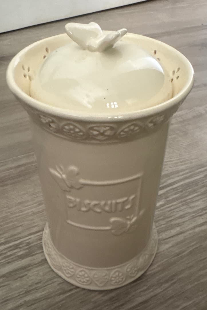 Ceramic Biscuits Jar with Butterfly Lid Cream White