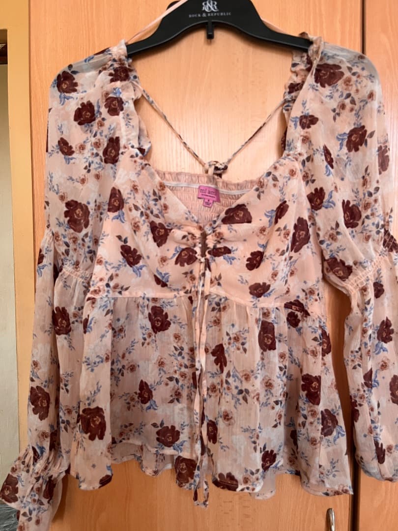 Mi Amore Floral Long Sleeve Blouse Size M - Image 1 of 2