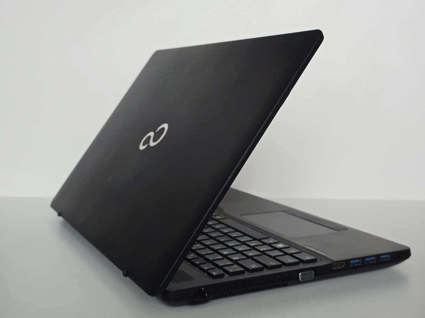 Fujitsu Lifebook A Series Intel Core i5 16GB RAM 512GB SSD thumbnail 2