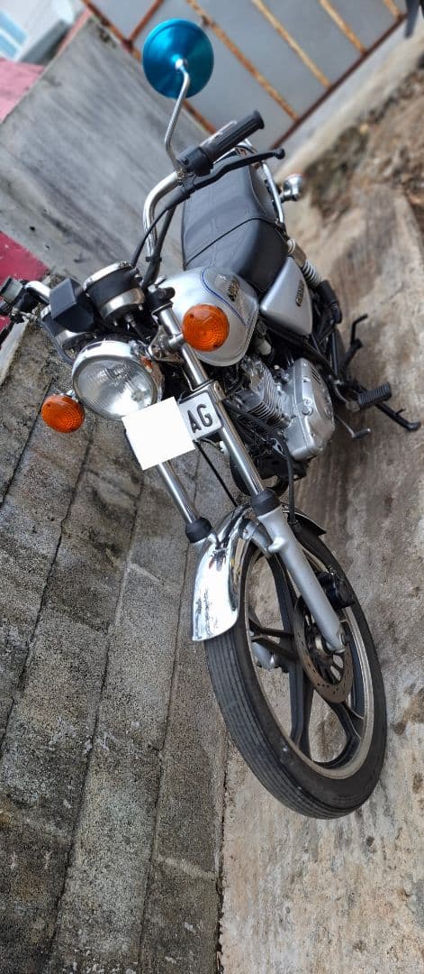 Moto Suzuki GN125 thumbnail 2