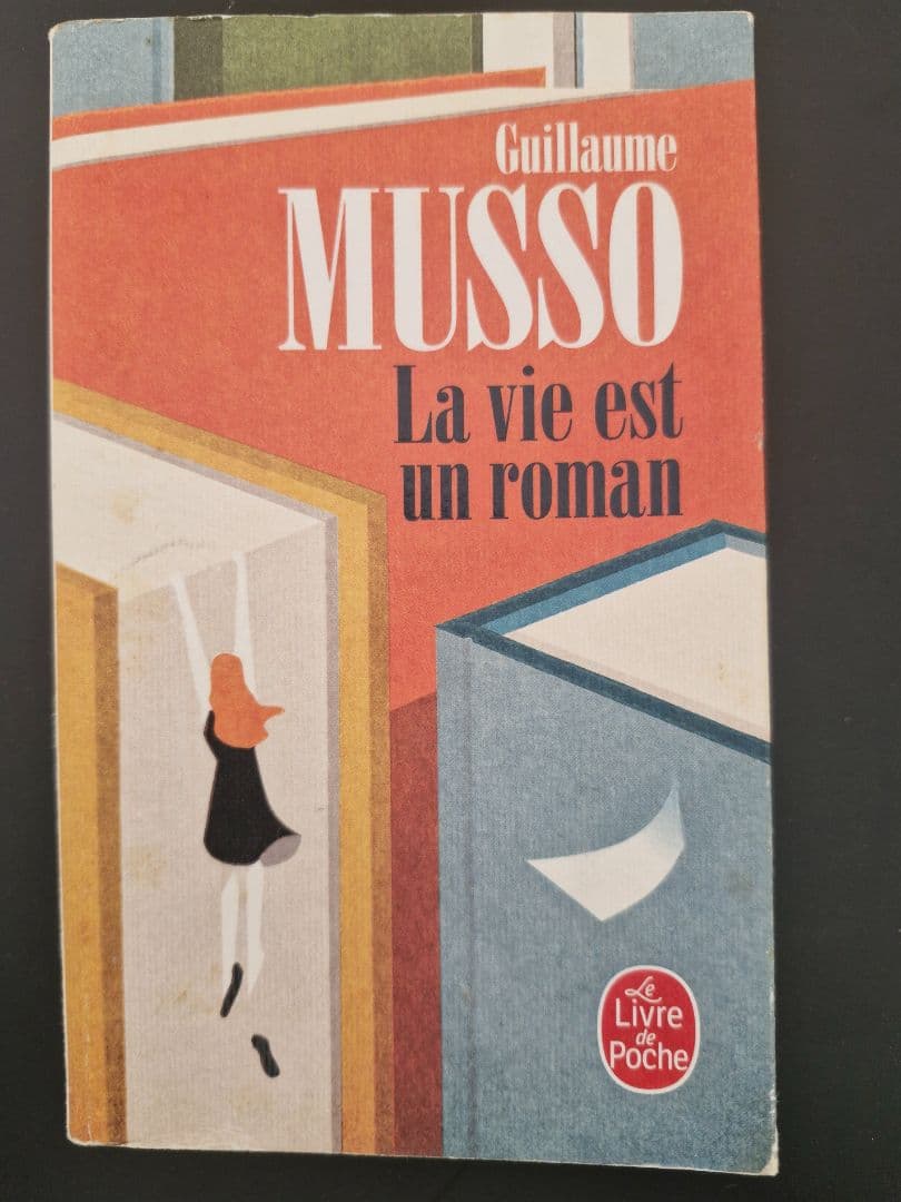 La vie est un roman - Guillaume Musso (Le Livre de Poche) - Image 1 of 2
