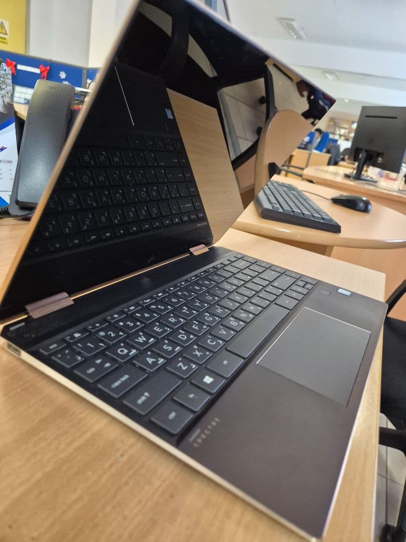 HP Spectre x360 Convertible Laptop thumbnail 8