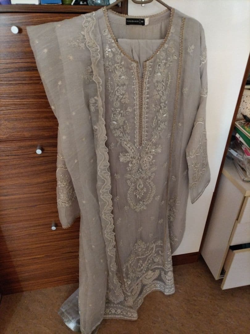 Saba & Sana Embroidered Grey Kurti Set Size M - Image 1 of 2