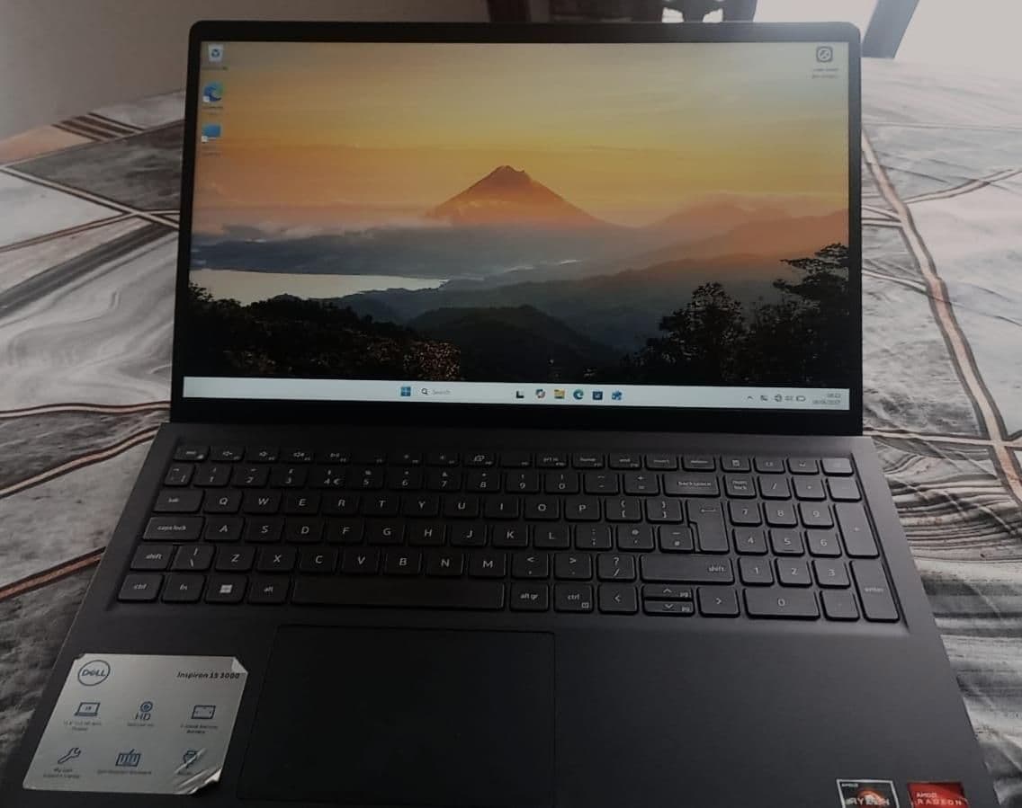 Dell Inspiron 15 3000 Laptop AMD Ryzen 5 3500U - Image 1 of 1