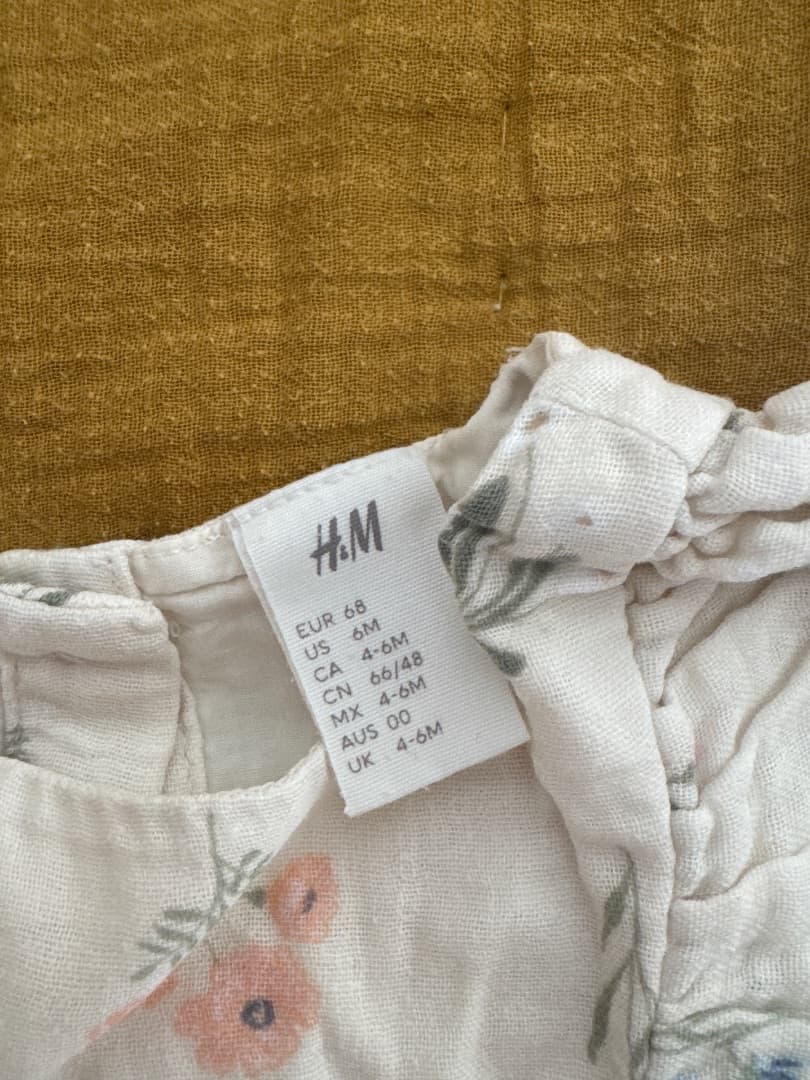 H&M Baby Outfit 6M Floral Top & Bloomer Set thumbnail 2