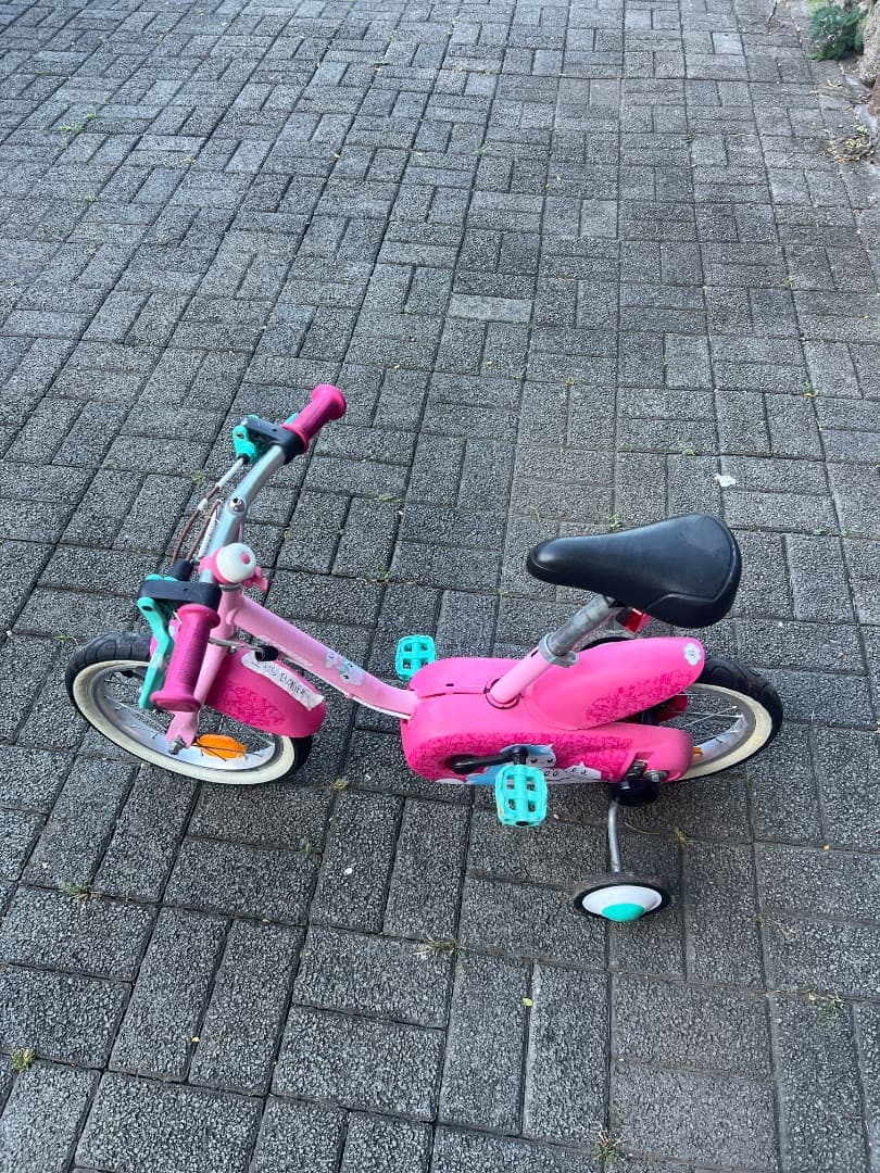 B'Twin Unicorn Kids Bike with Training Wheels thumbnail 3