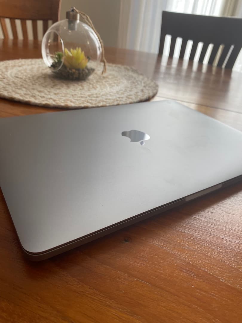 MACBOOK PRO 13” M2 – ÉTAT NEUF - Image 1 of 4