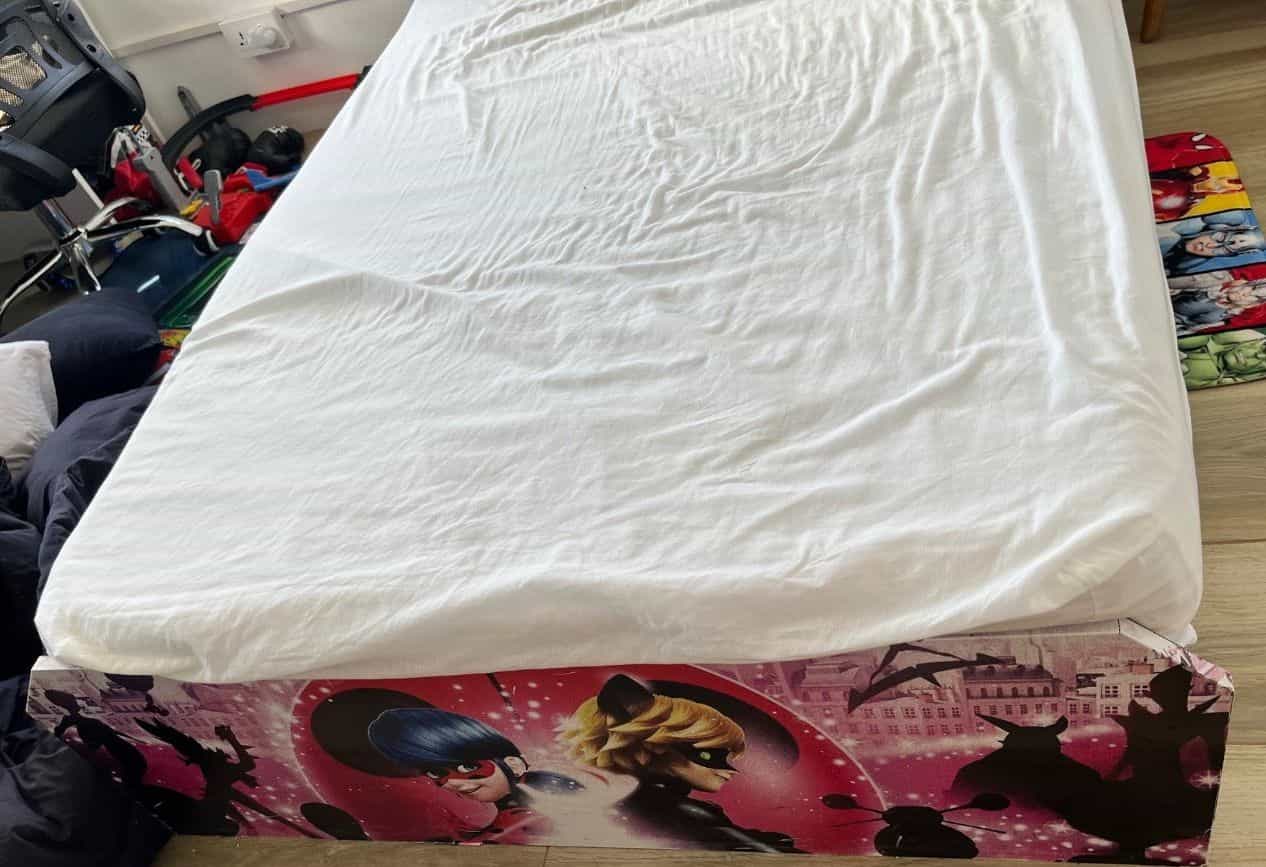 Lit enfant Miraculous Tales of Ladybug & Cat Noir avec matelas