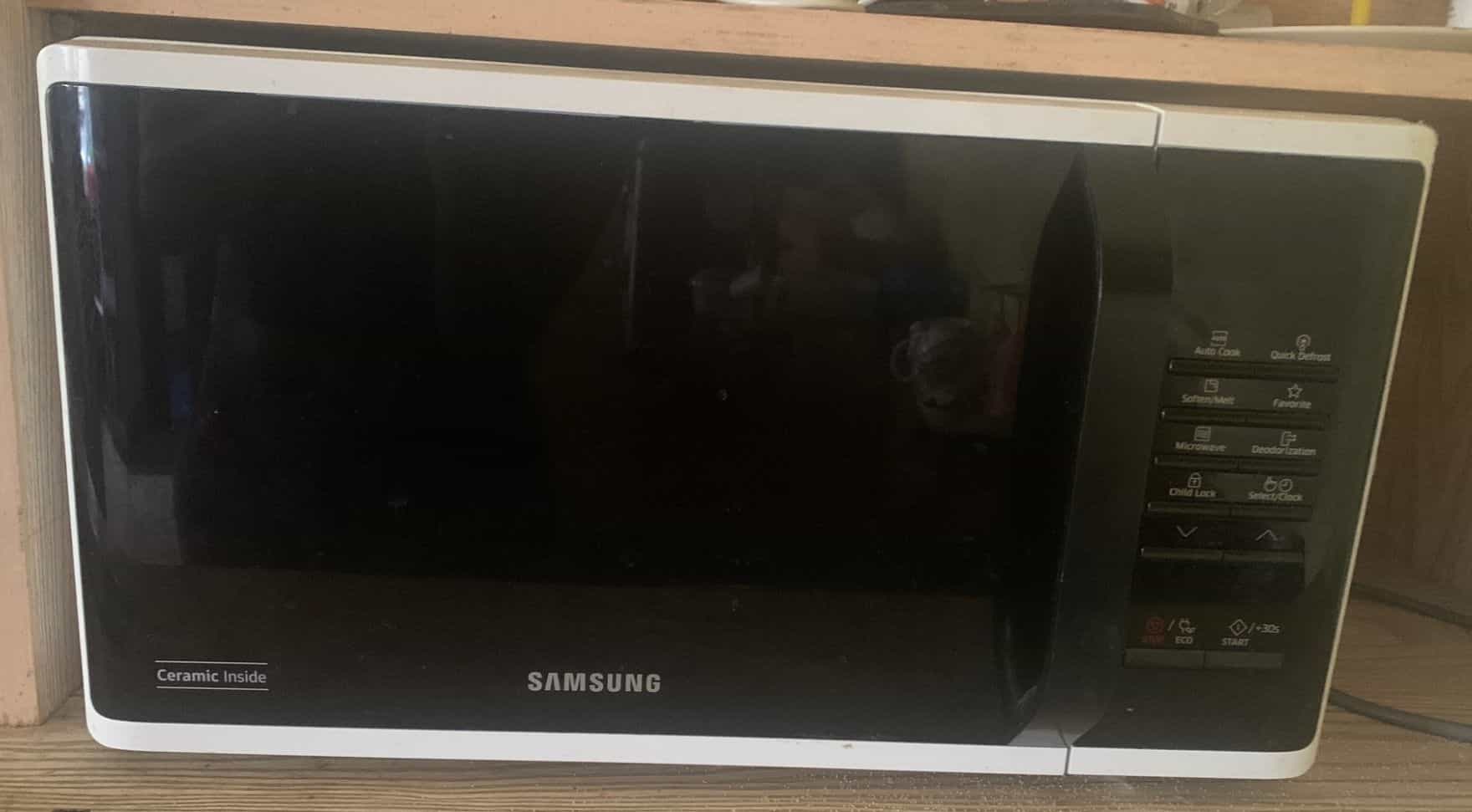 Four à micro-ondes Samsung avec intérieur en céramique