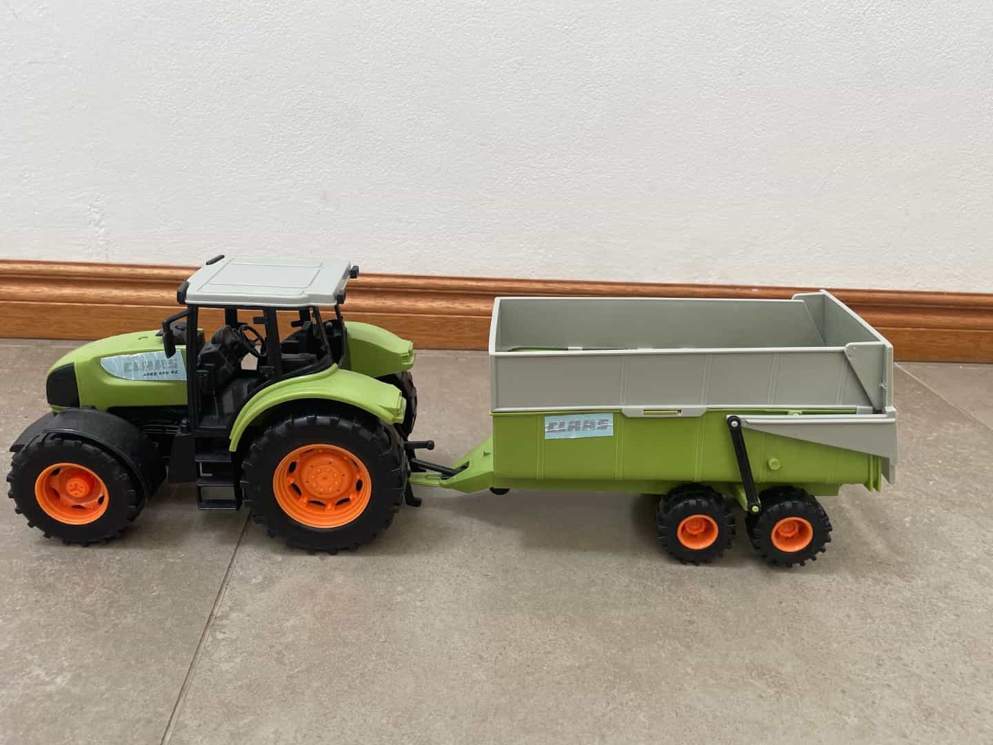 CLAAS Green Tractor with Tipper Trailer Toy